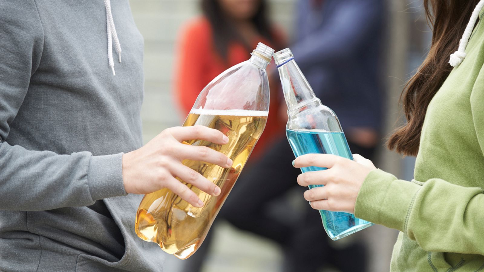 Un estudio de las universidades Complutense y de Santiago de Compostela asocia el consumo temprano de alcohol con un aumento de los síntomas psicopatológicos.