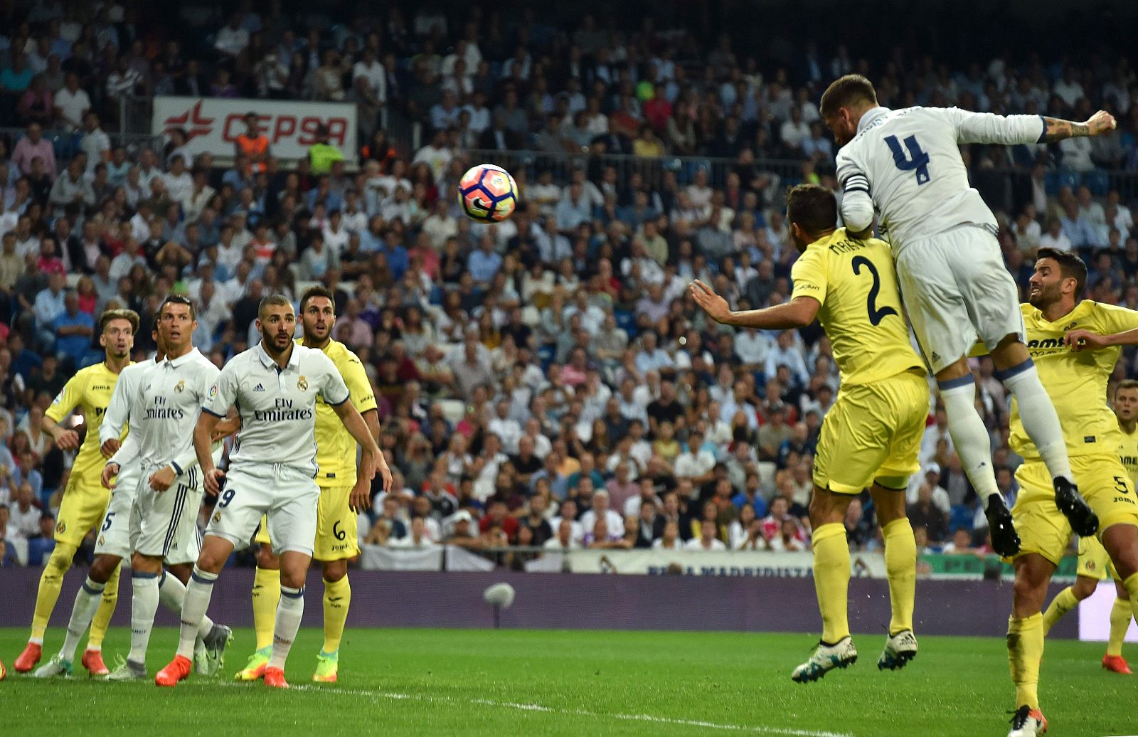 Ramos en la acción que ha valido el empate ante el Villarreal.