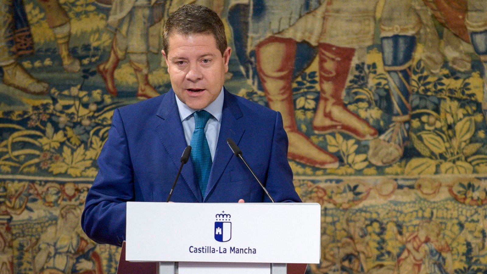 El presidente de la Junta de Comunidades de Castilla-La Mancha Emiliano Gargía-Page comparece ante los medios de comunicación,