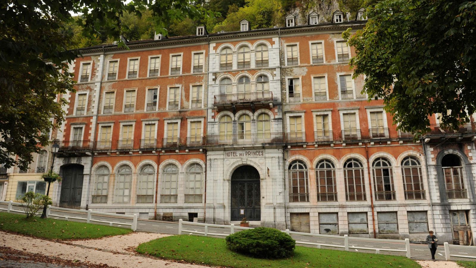 Un hotel histórico subastado por 10.000 euros cerca de Lourdes