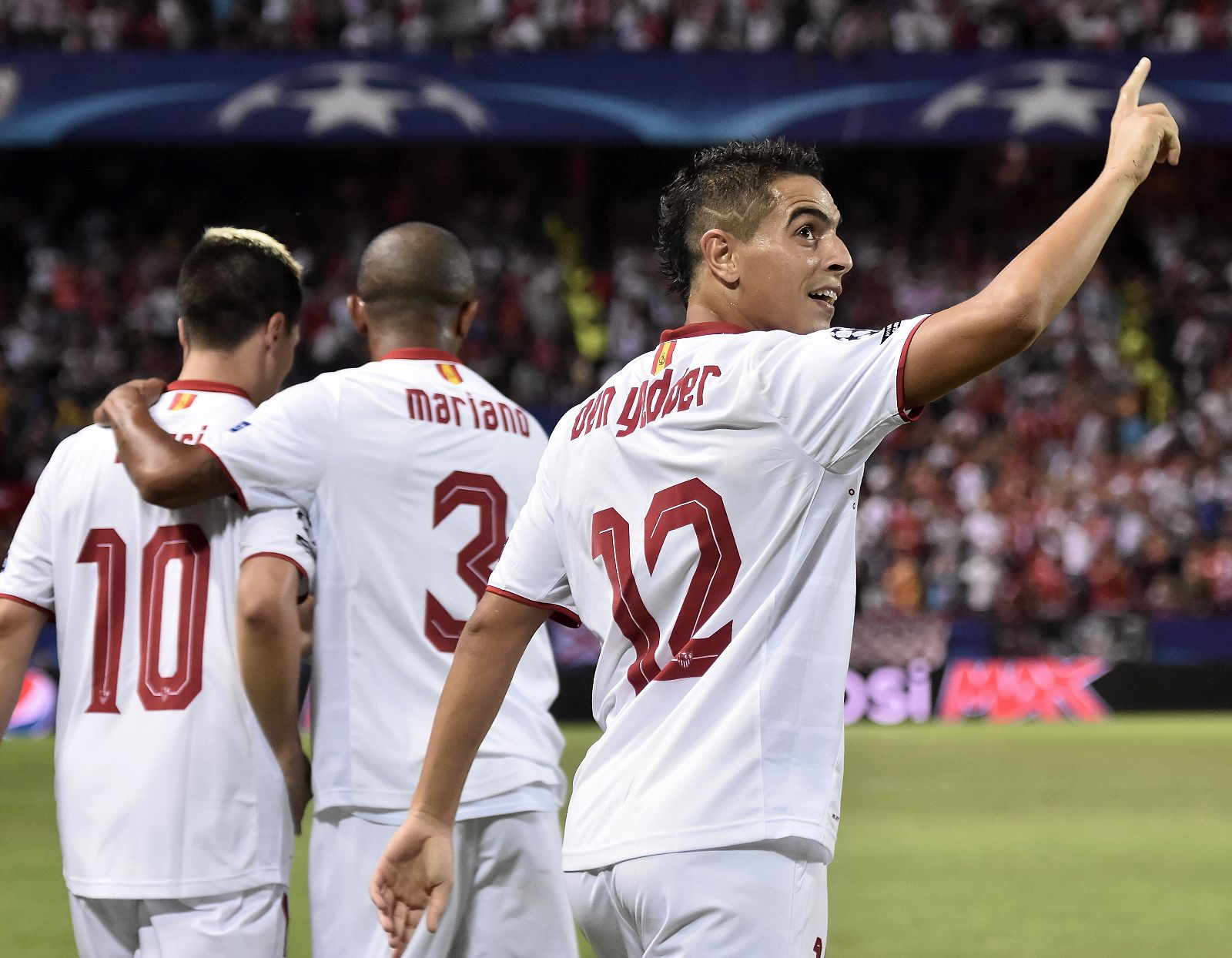 El delantero francés del Sevilla Ben Yedder celebra el gol marcado ante el Lyon.