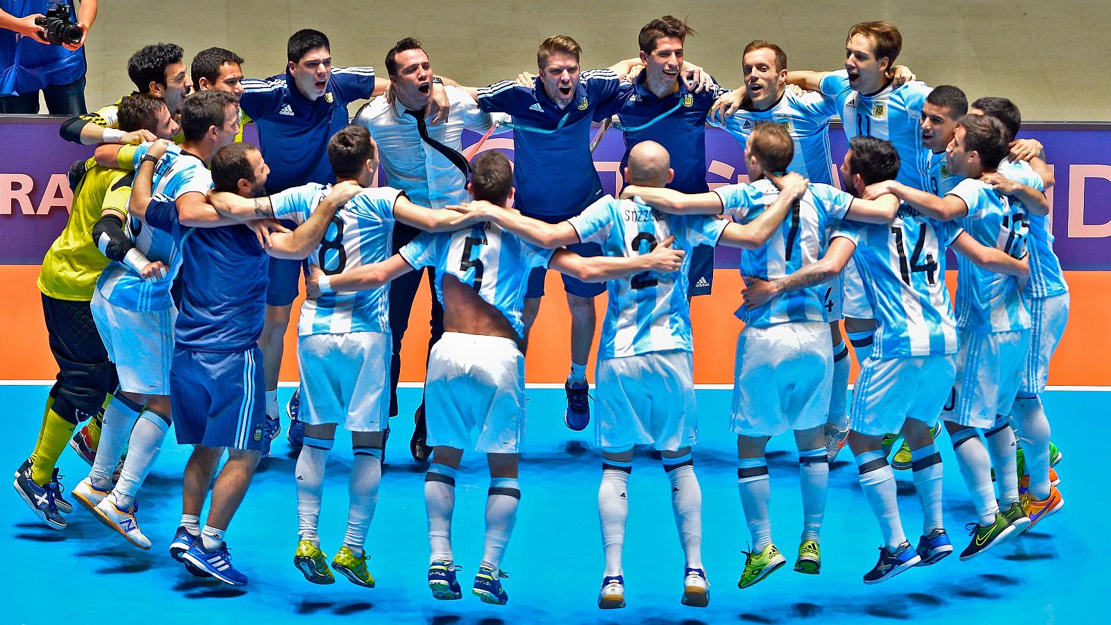 Argentina golea a la favorita Portugal y disputará el título con Rusia