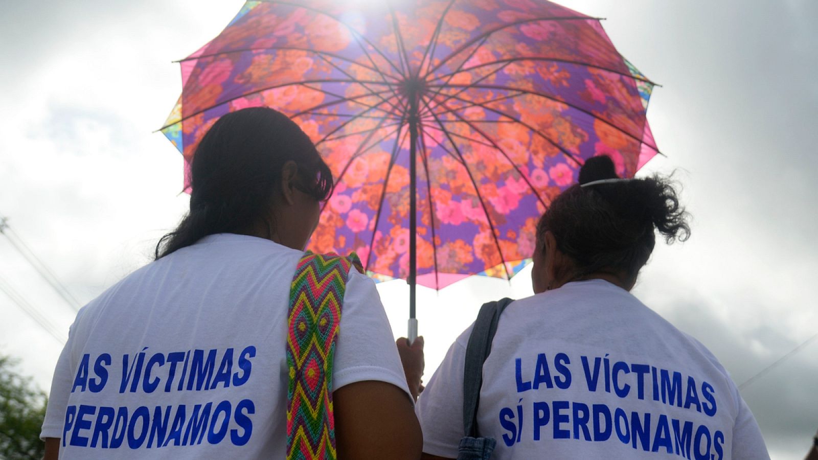 Víctimas de las FARC asisten a un acto organizado por la guerrilla para pedir perdón en Apartado, Colombia.