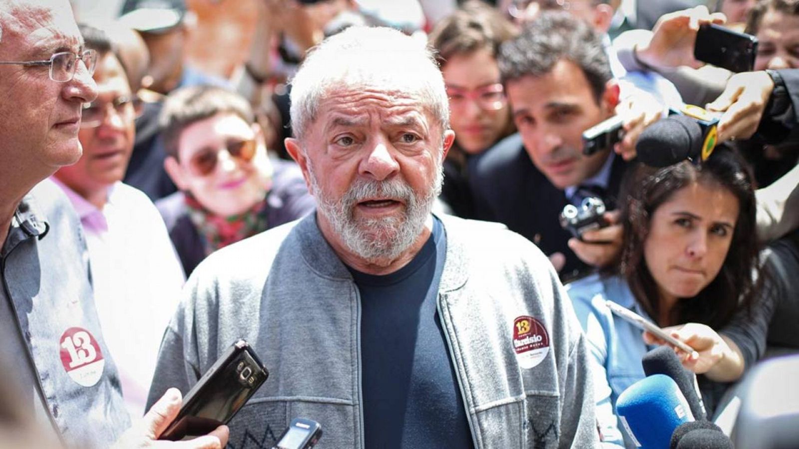 Lula da Silva, compareciendo ante los medios tras votar en Sao Bernardo