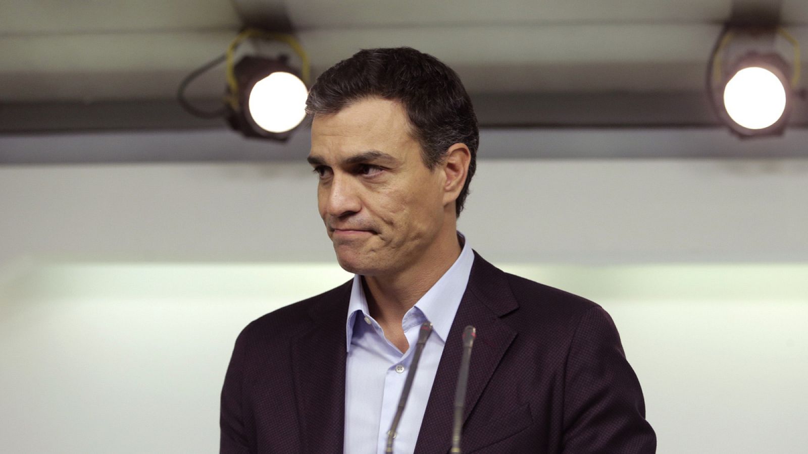 El exlíder del PSOE, Pedro Sánchez, en la rueda de prensa en la que anunció su dimisión