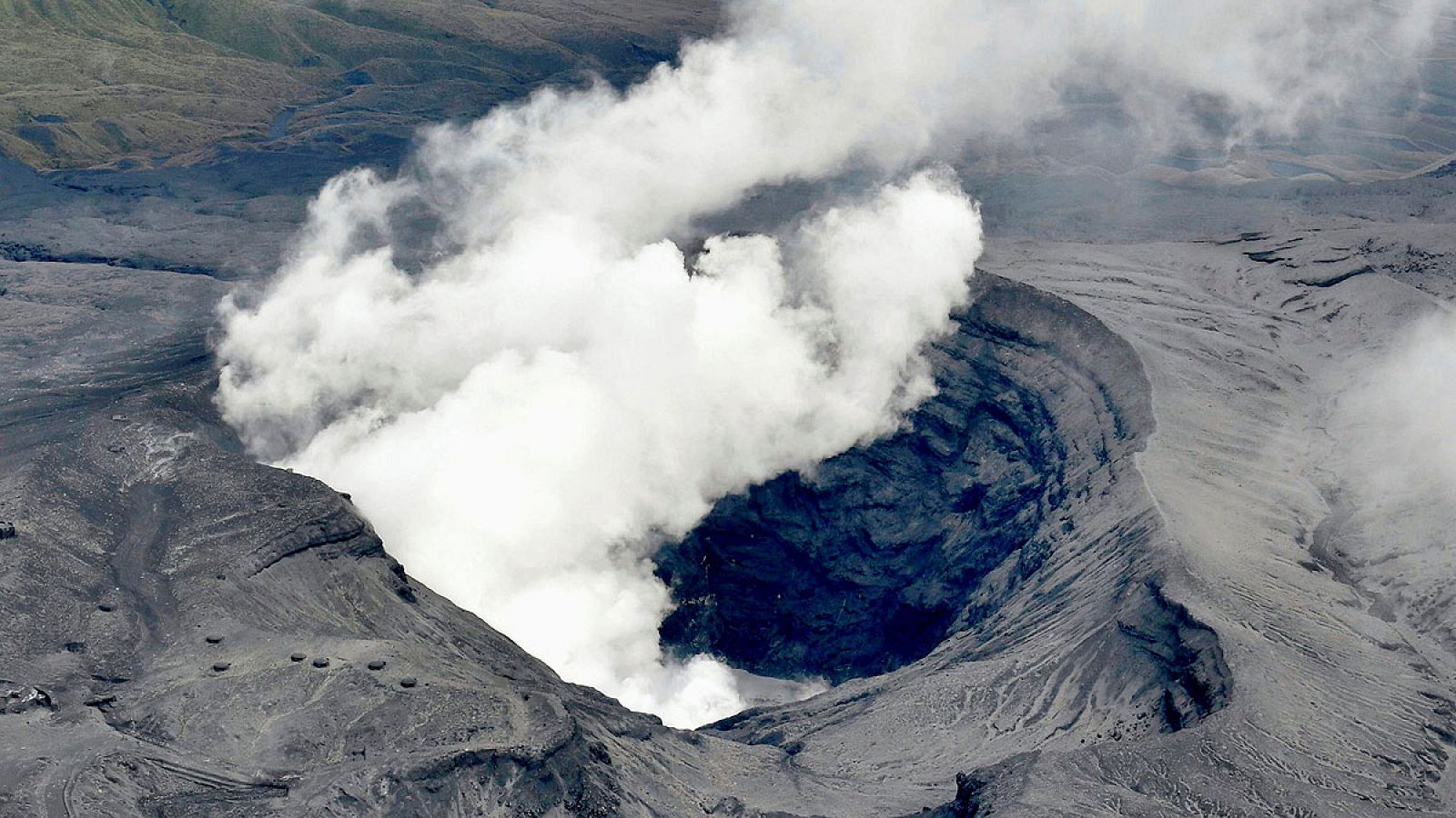 Erupción del volcán Aso en Japón