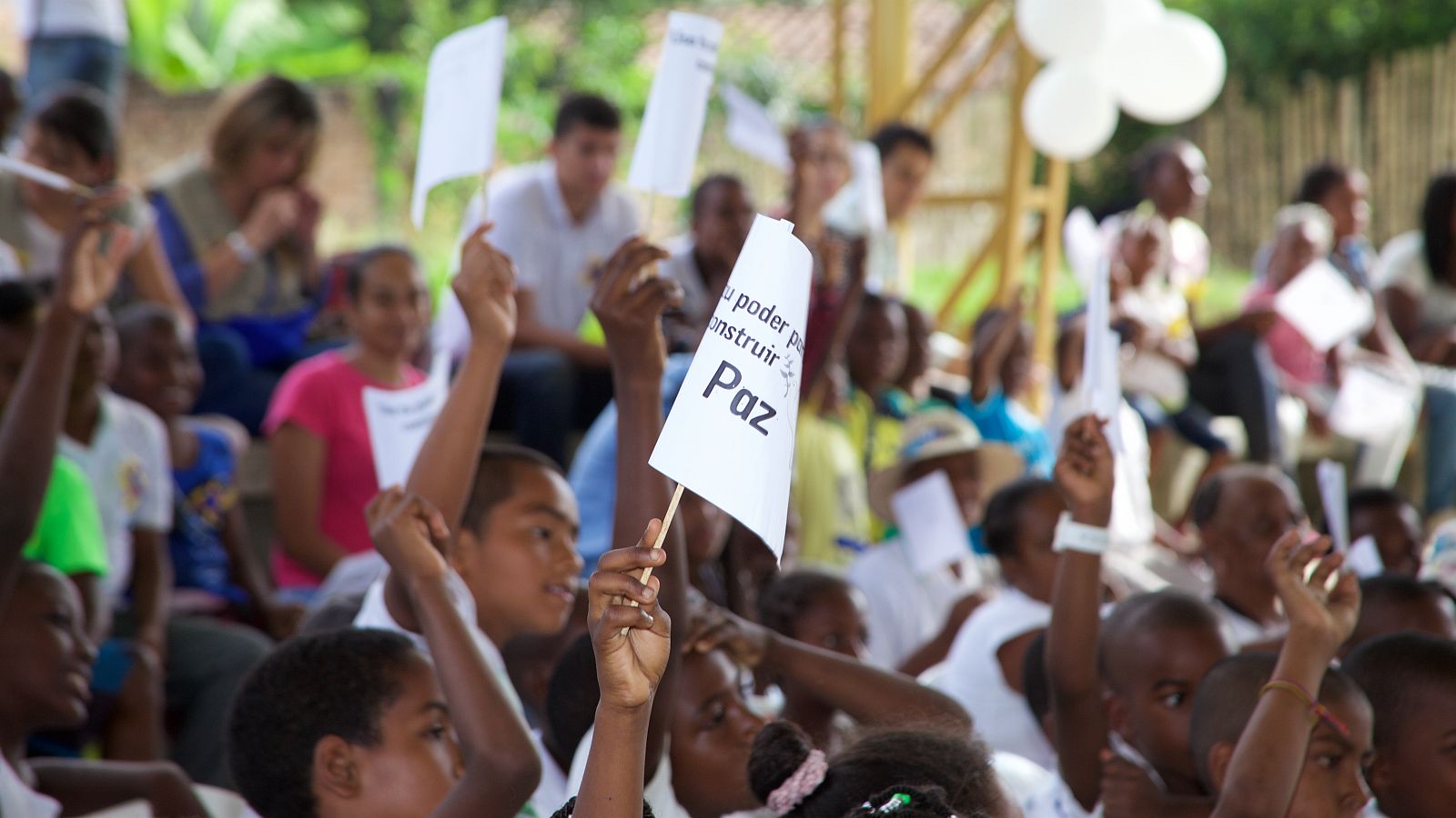 Más de 2 millones de niños víctimas han sido víctimas de la guerra civil en Colombia.