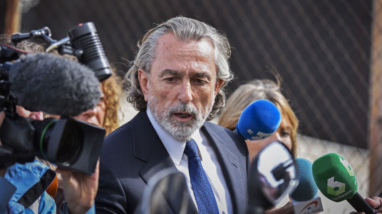 El presunto cabecilla de la trama Gürtel, Francisco Correa, en la puerta de la Audiencia Nacional.