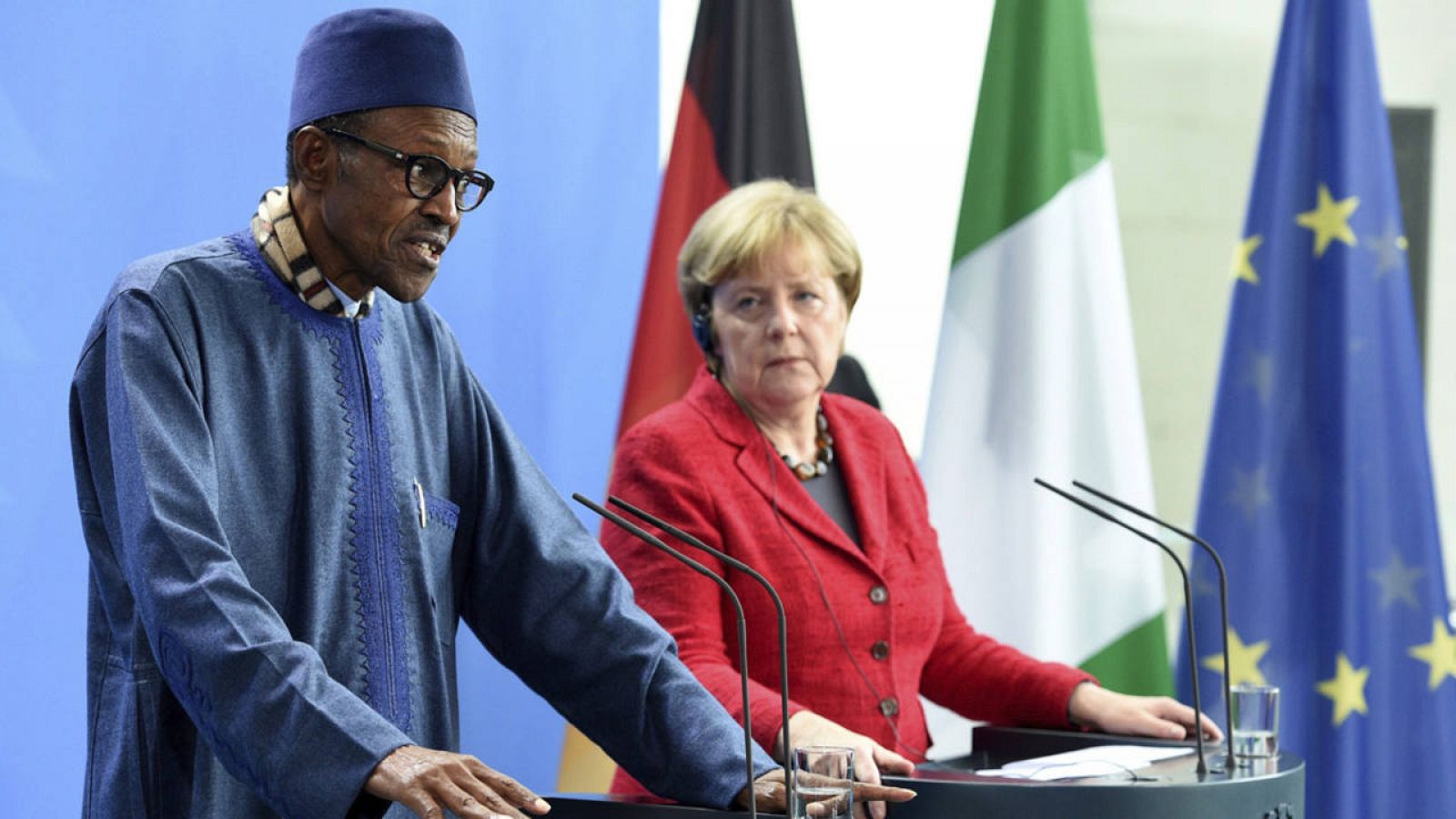 La canciller alemana, Angela Merkel (d), y el presidente de Nigeria, Muhammadu Buhari, en la Cancillería de Berlín.
