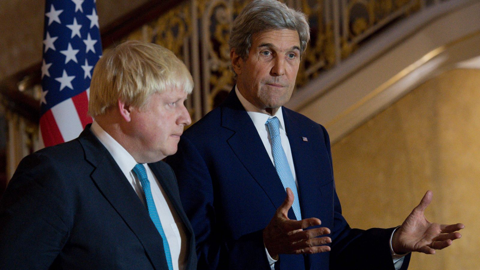 El secretario de Estado de EE.UU., John Kerry, junto al ministro de Exteriores británico, Boris Johnson.
