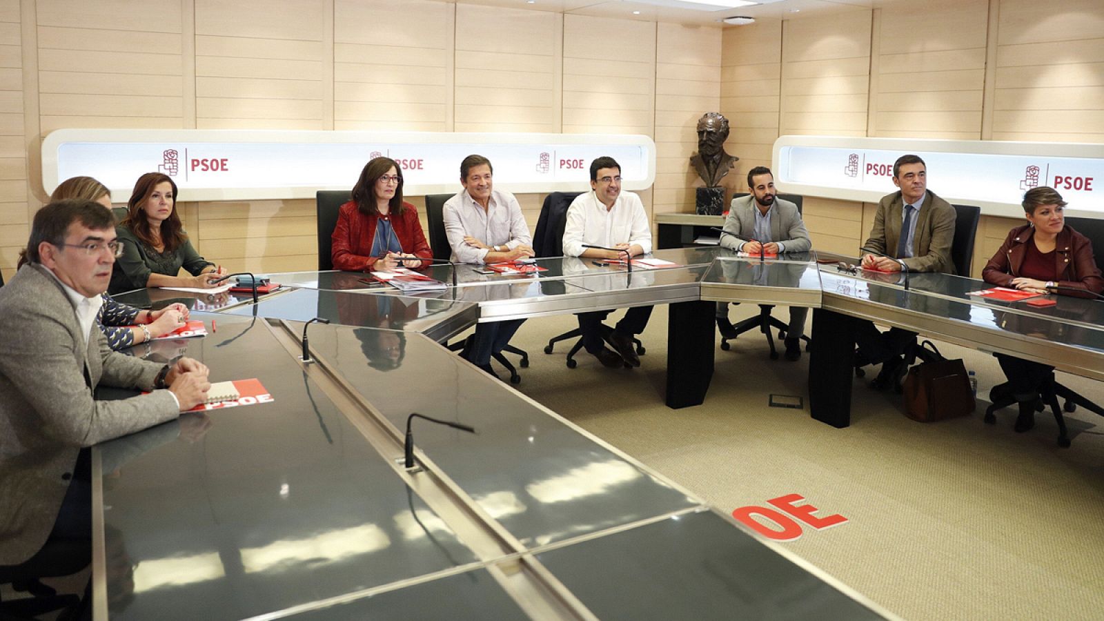 La gestora del PSOE, liderada por Javier Fernández.