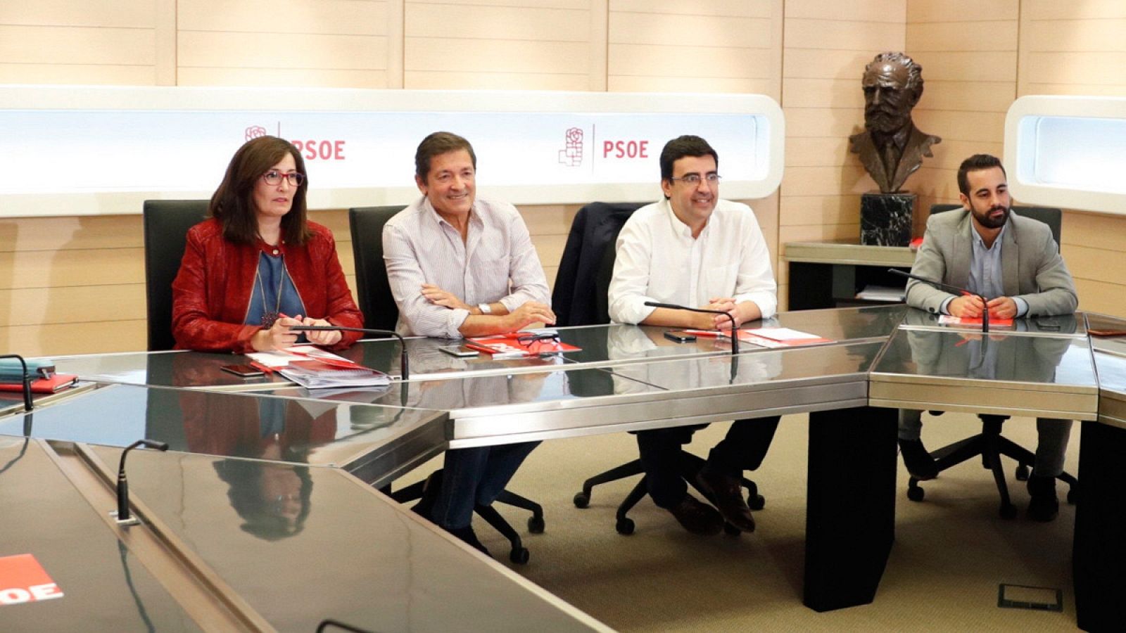 Reunión de la Comisión Gestora del PSOE, presidida por Javier Fernández