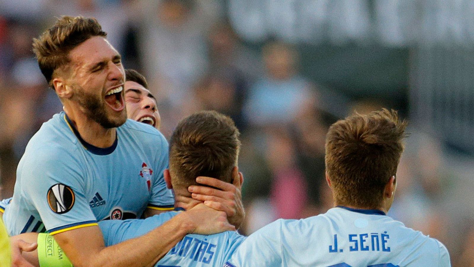 Jugadores del Celta celebran el golazo de Fontán