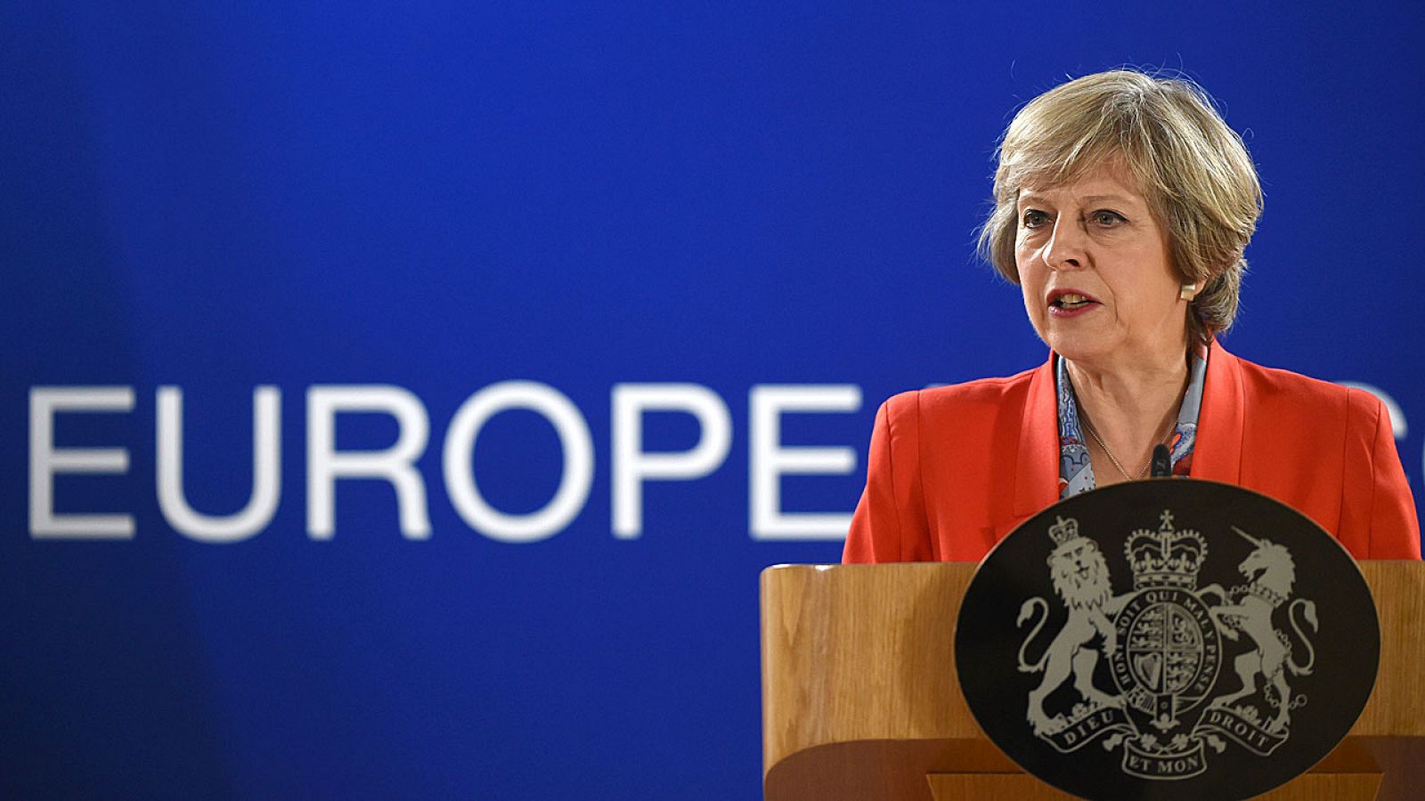 La primera ministra británica, Theresa May, participa en su primera cumbre europea la pasada semana.