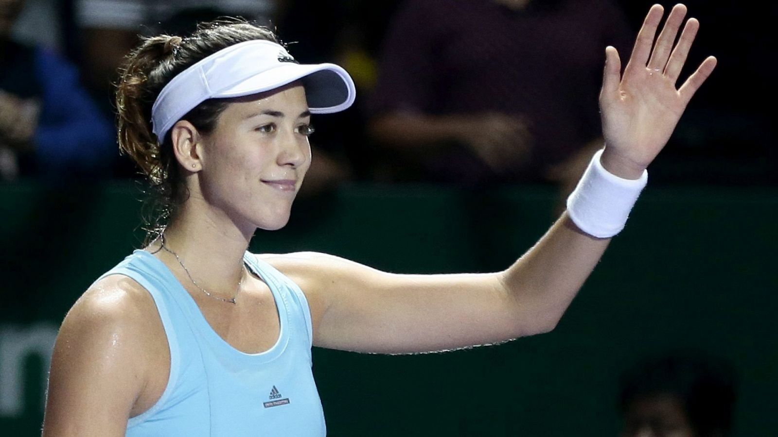 Garbiñe Muguruza saluda al público en el WTA Finals