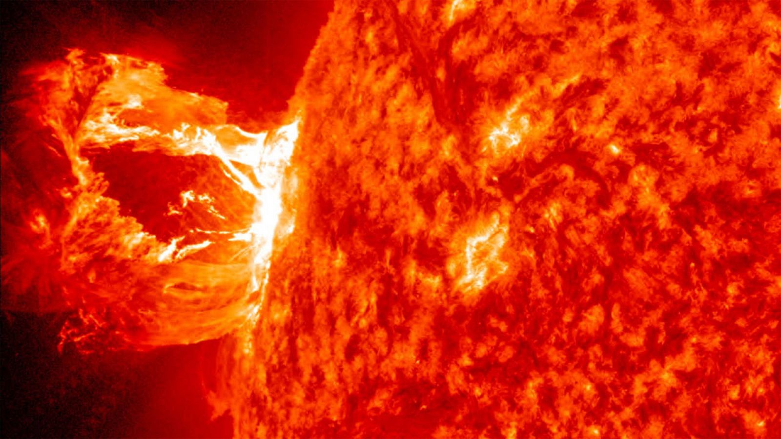 La explosión la produjo una nube gigante de plasma expulsada de la corona solar.
