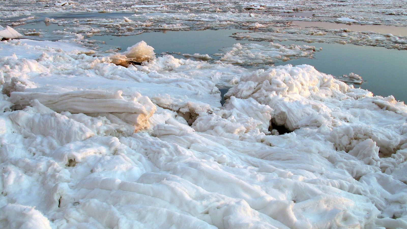 Fotografía de la instalación 'El barco se hunde, el hielo se resquebraja'.