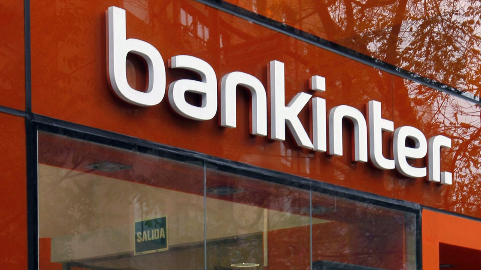 Logotipo de Bankinter en una sucursal de Madrid