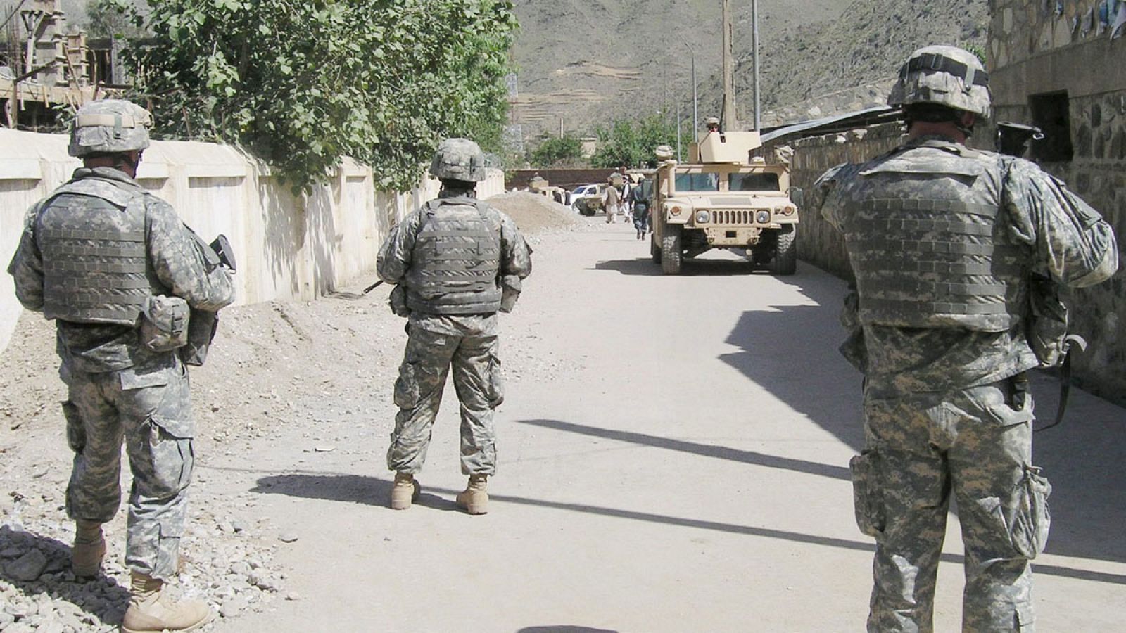 Soldados estadounidenses patrullan cerca de Asadabad, en la provincia de Kunar, en la frontera con Pakistán en una imagen de archivo de 2006.