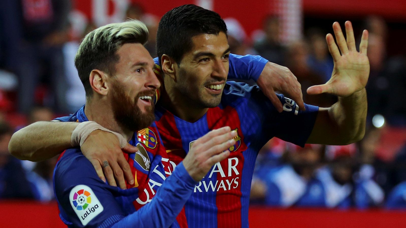 Messi y Suárez celebran los goles del Barça