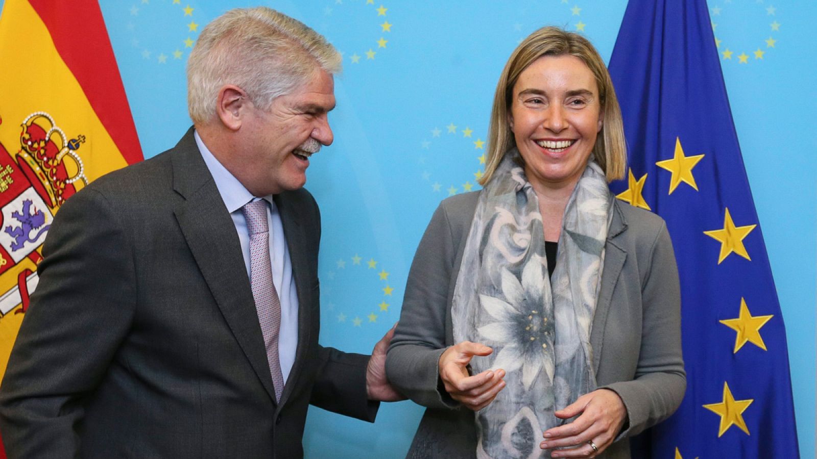 La alta representante de la UE para la Política Exterior, Federica Mogherini, junto al ministro español Alfonso Dastis.