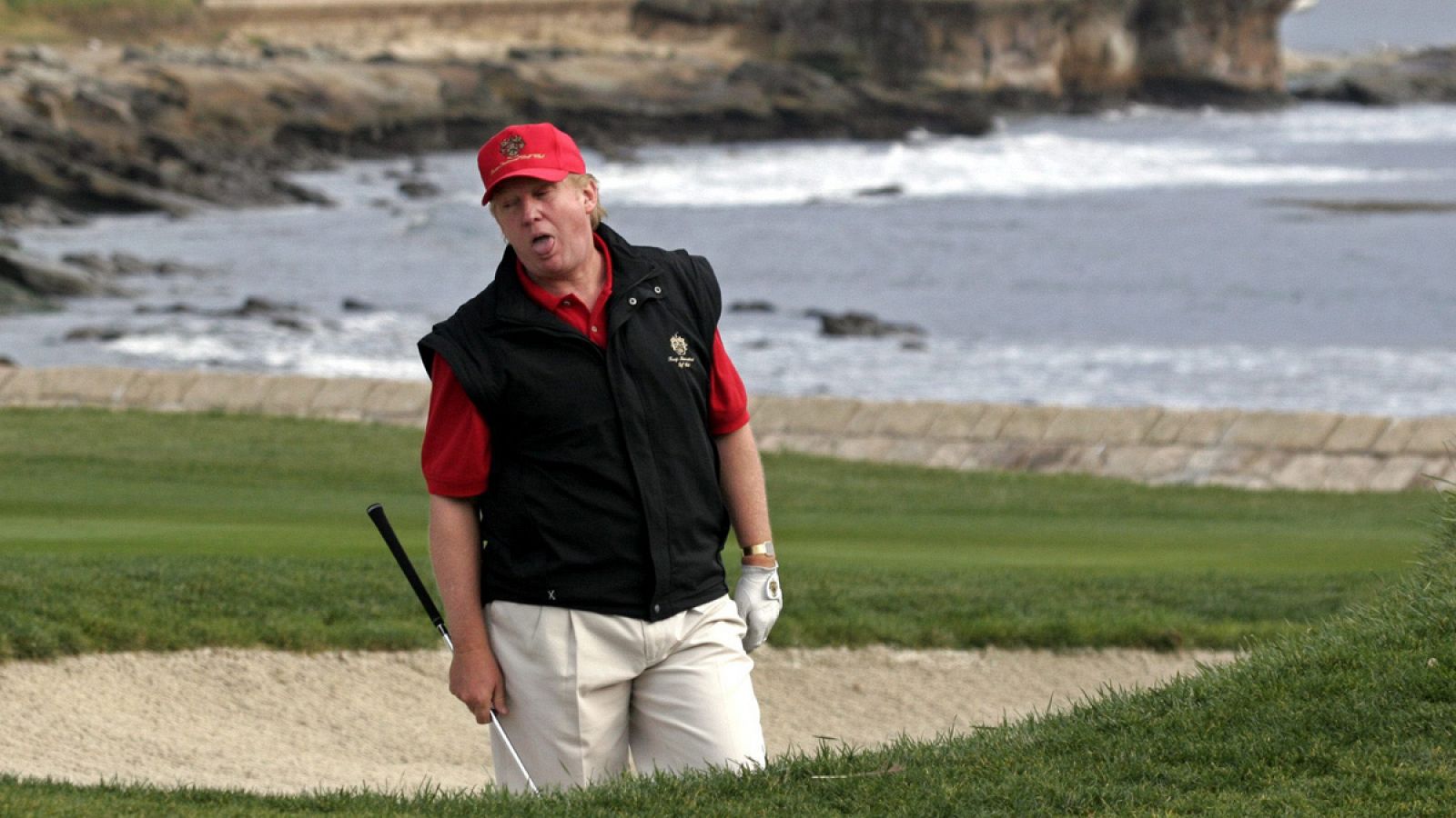 Imagen de archivo de Donald Trump jugando al golf en el exclusivo campo de Pebble Beach, cerca de Carmel-by-the-Sea.