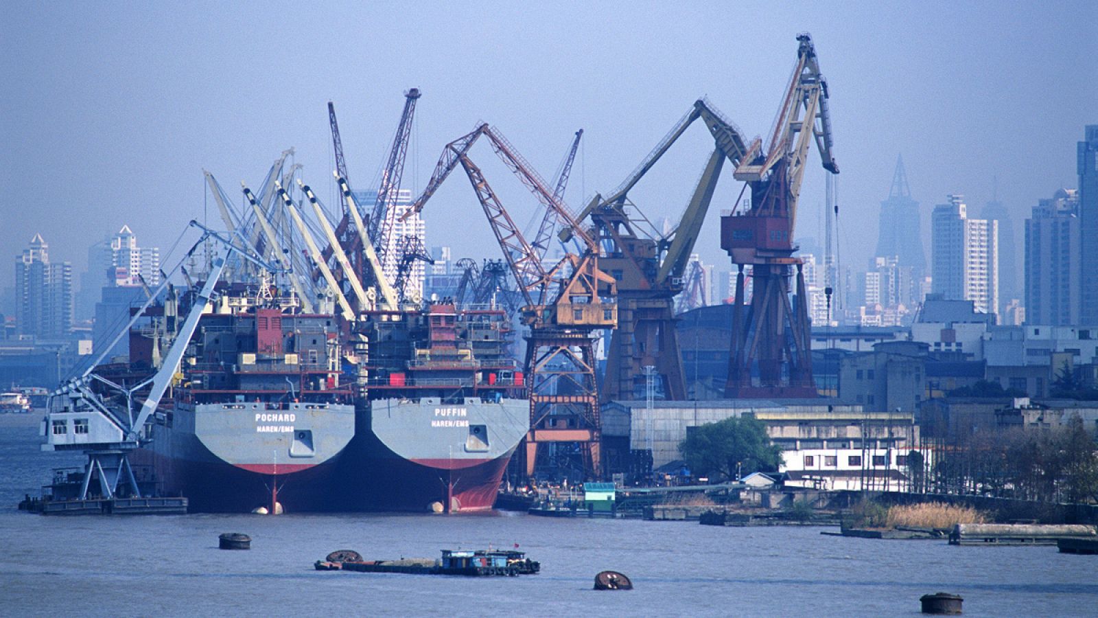 Imagen del puerto de Huangpu, en Cantón, una de las zonas más industriales de China.