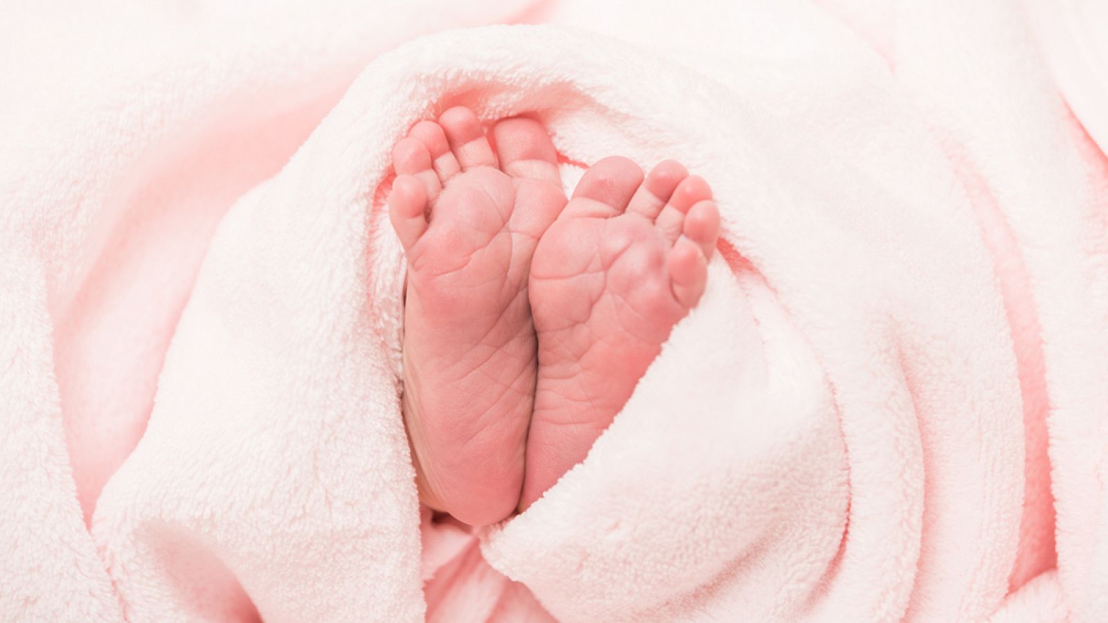 Imagen recurso de los pies de un bebé.