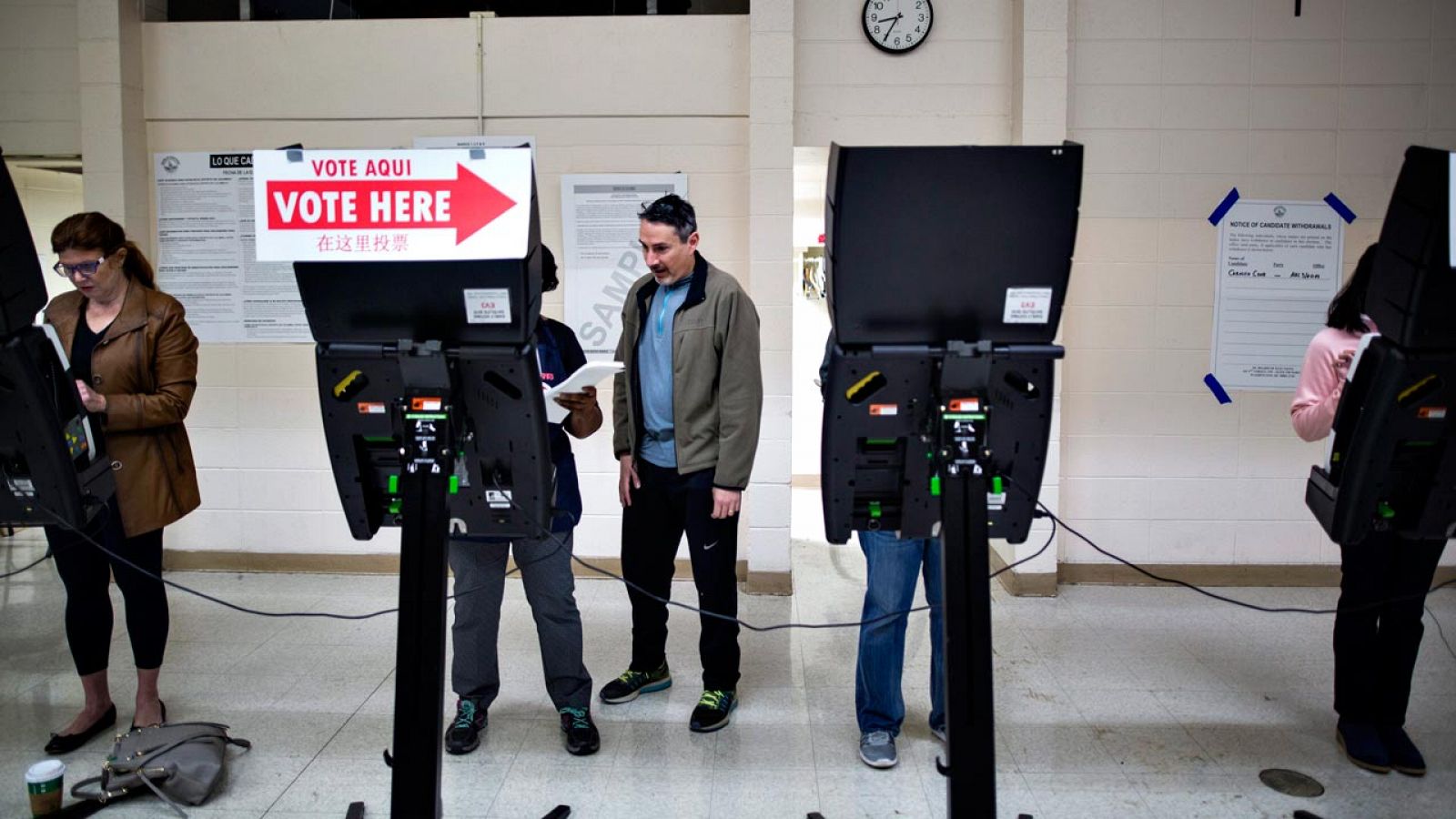 Ciudadanos estadounidenses votan electrónicamente en las últimas elecciones presidenciales