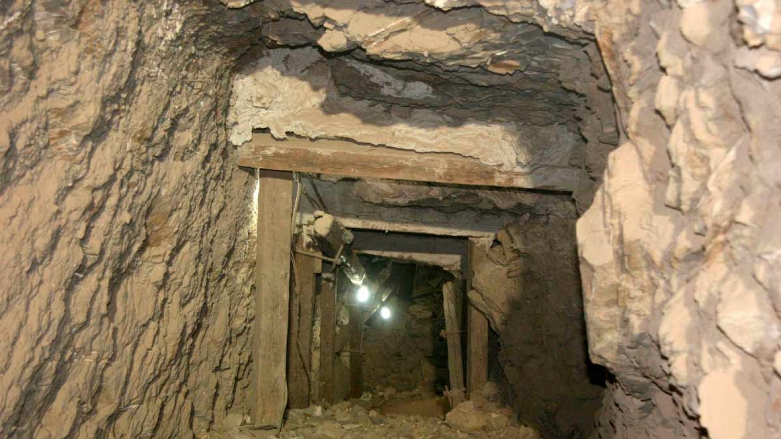 Vista de un túnel de la tumba de Seti I.