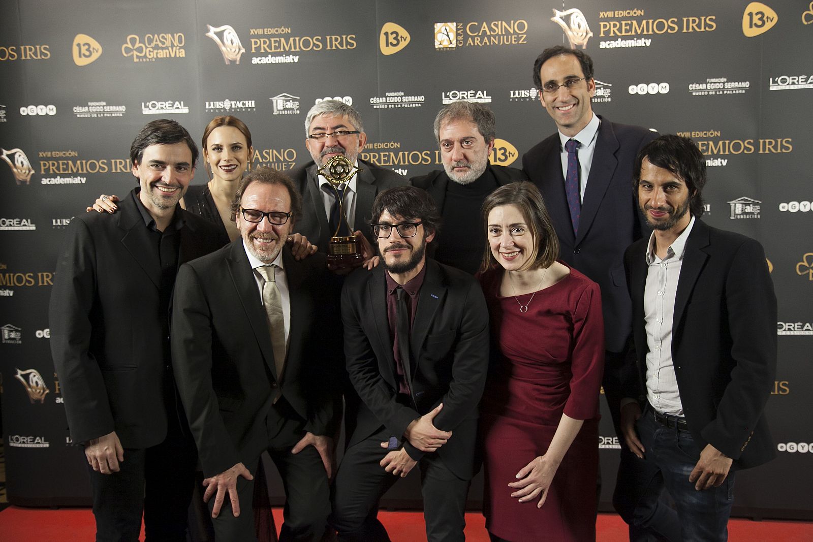 El equipo de 'El Ministerio del Tiempo' en los Premios Iris