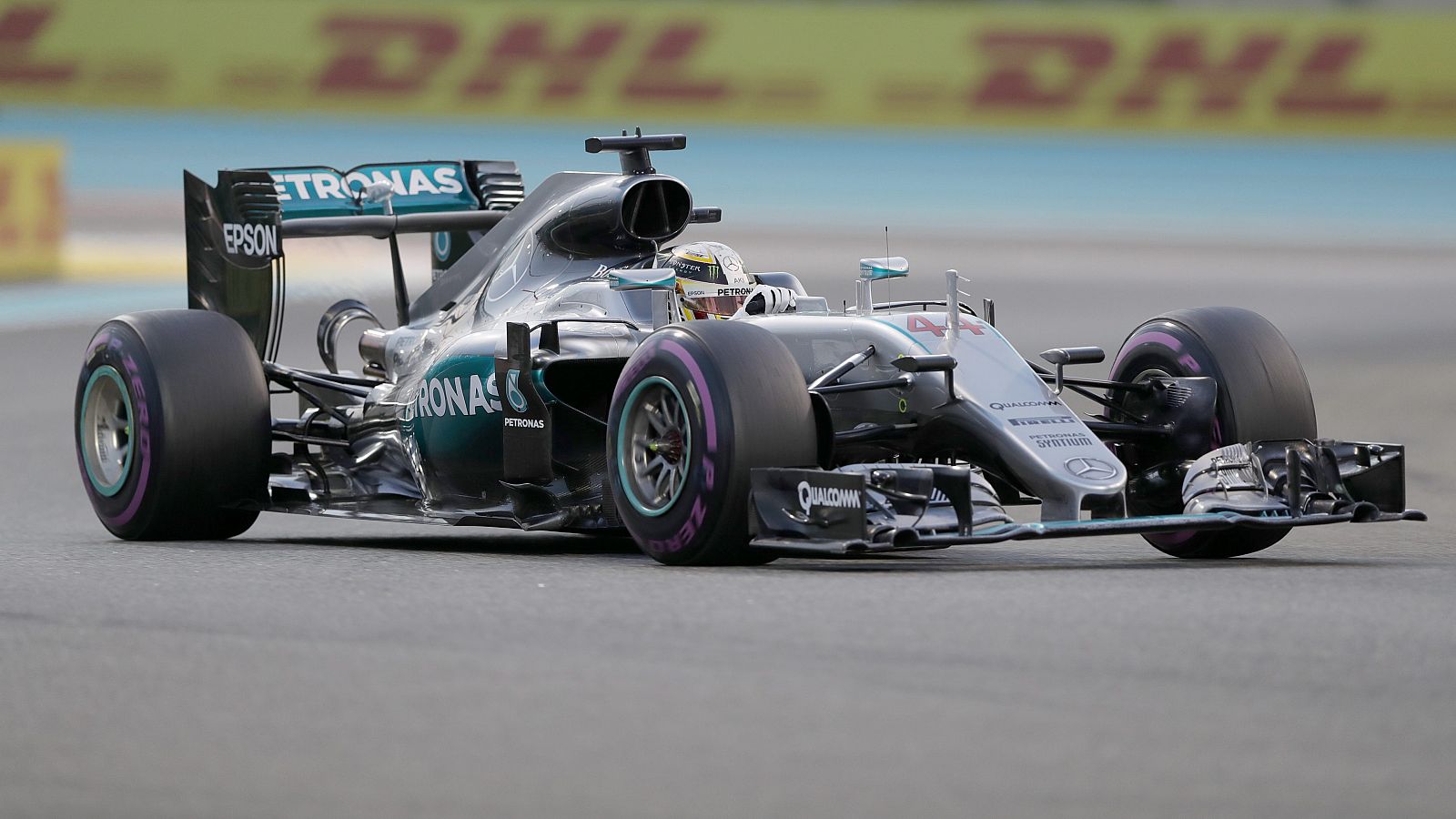 Hamilton logra la 'pole position' en Abu Dabi