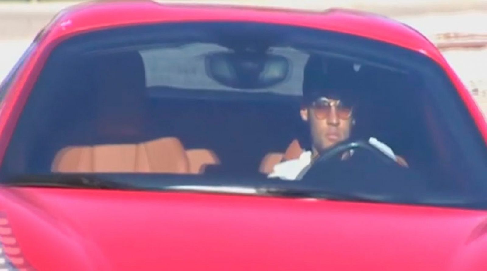 Neymar con su Ferrari