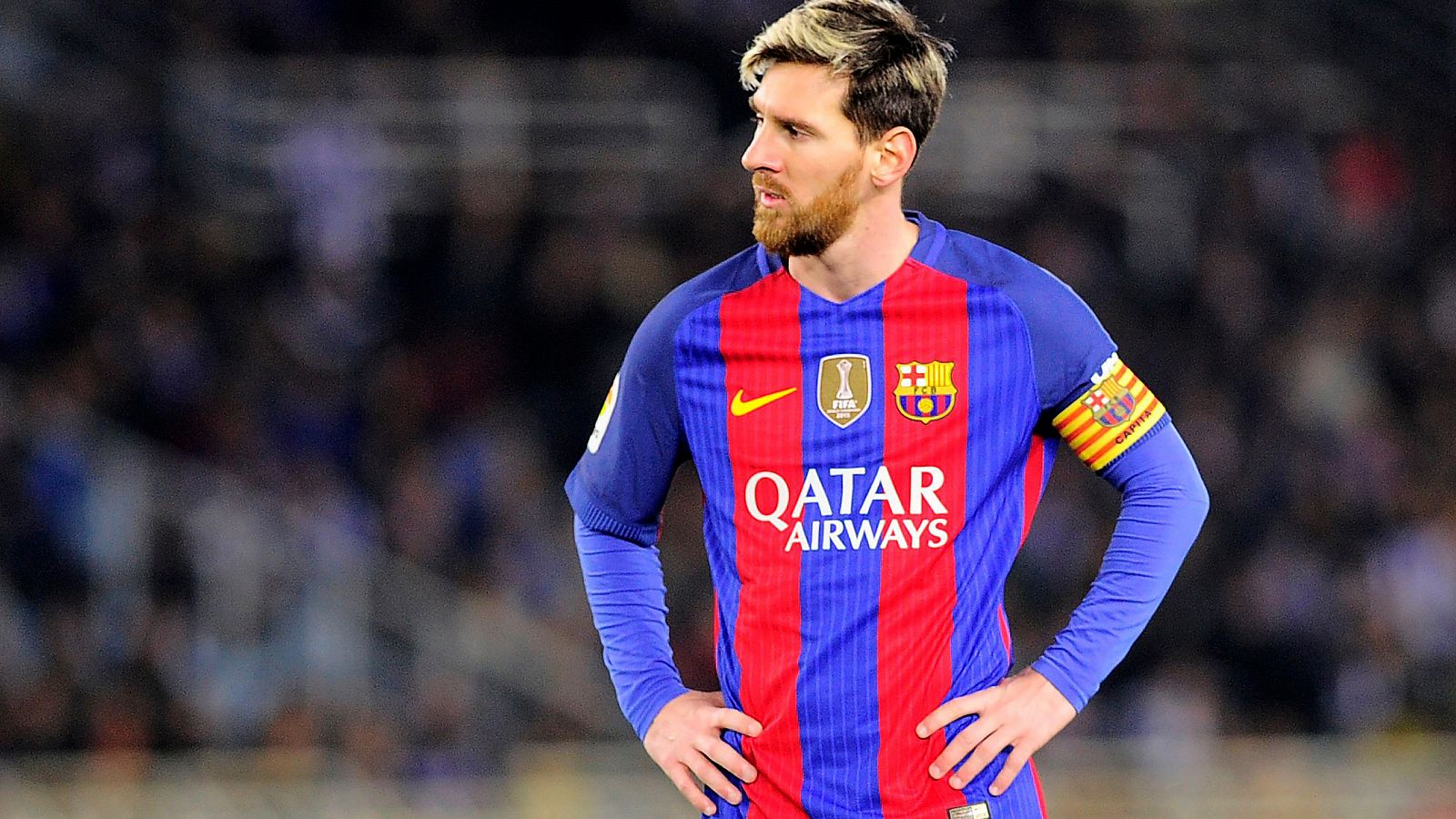 Leo Messi se lamenta tras el empate del Barcelona en Anoeta.