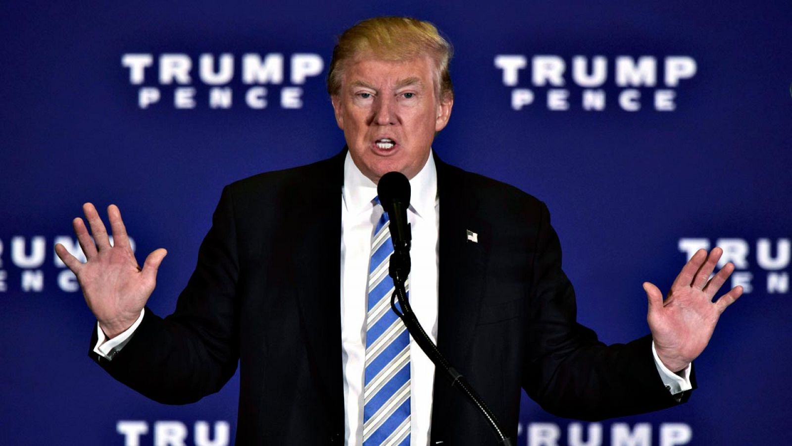 El presidente electo de EE.UU., Donald Trump, en mitin durante la campaña electoral