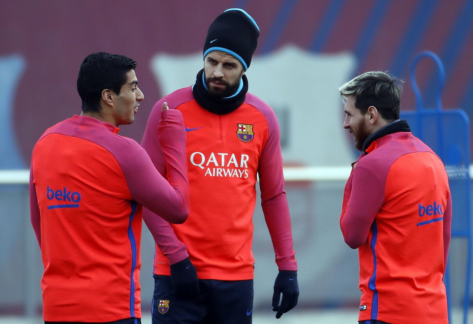 Luis Suárez, Gerard Piqué y Leo Messi durante el entrenamiento que el equipo azulgrana.