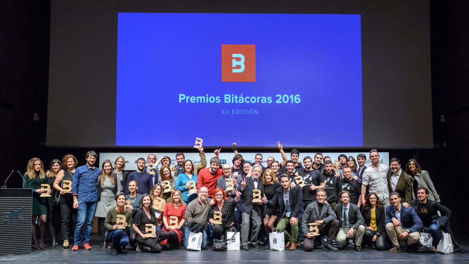 Imagen de los 21 ganadores de la undécima edición de los Premios Bitácoras.