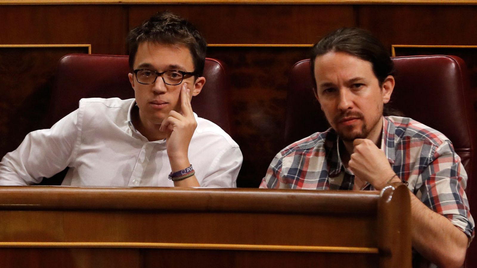 Iñigo Errejón y Pablo Iglesias, durante una sesión de control al Gobierno en el Congreso.