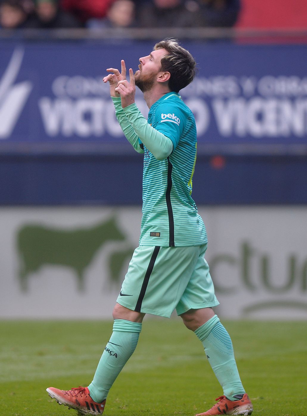 Leo Messi celebra su primer gol en El Sadar.