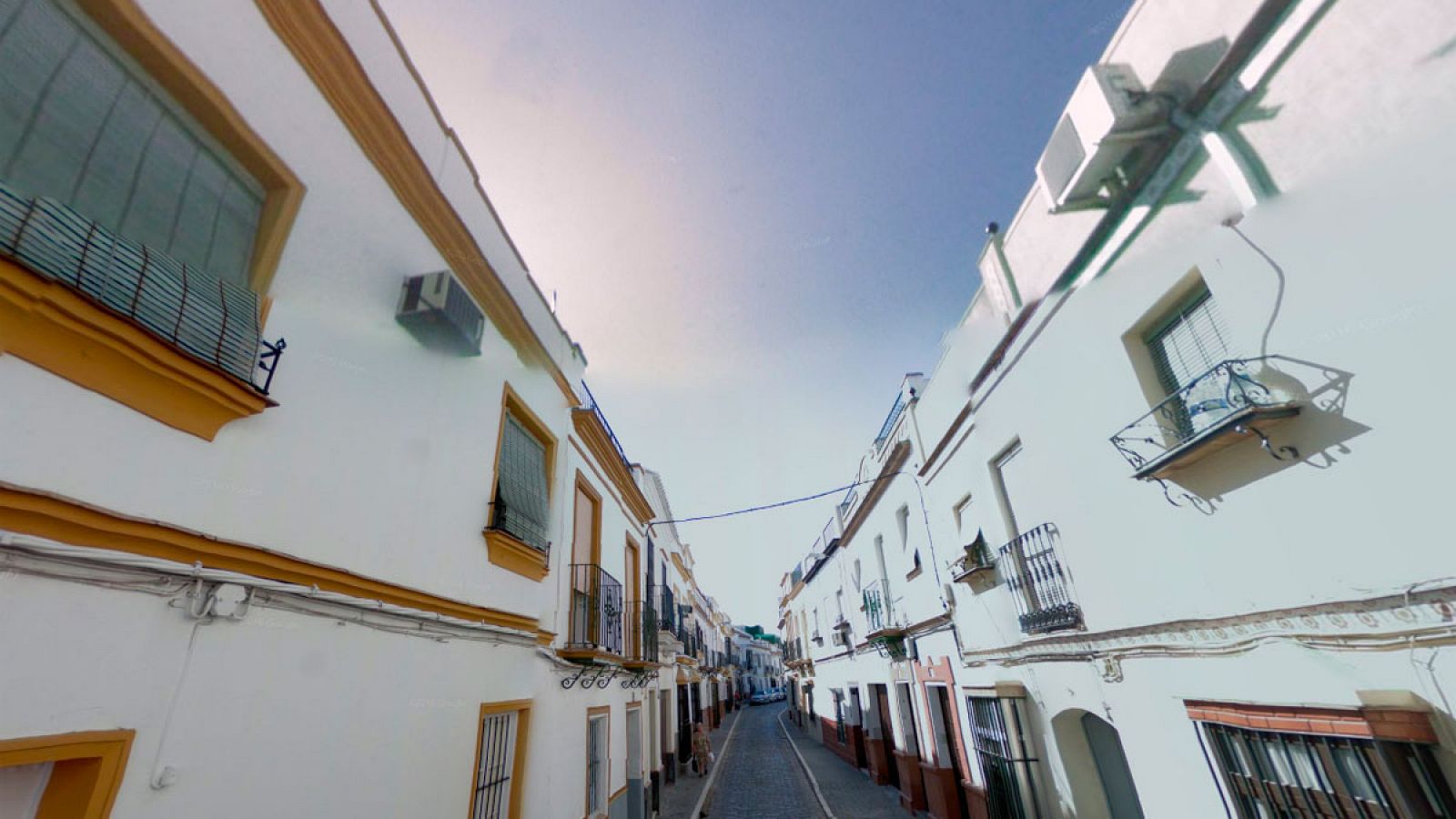 Calle Pedreral, en Arahal (Sevilla), donde han tenido lugar la muerte de una mujer y su hija
