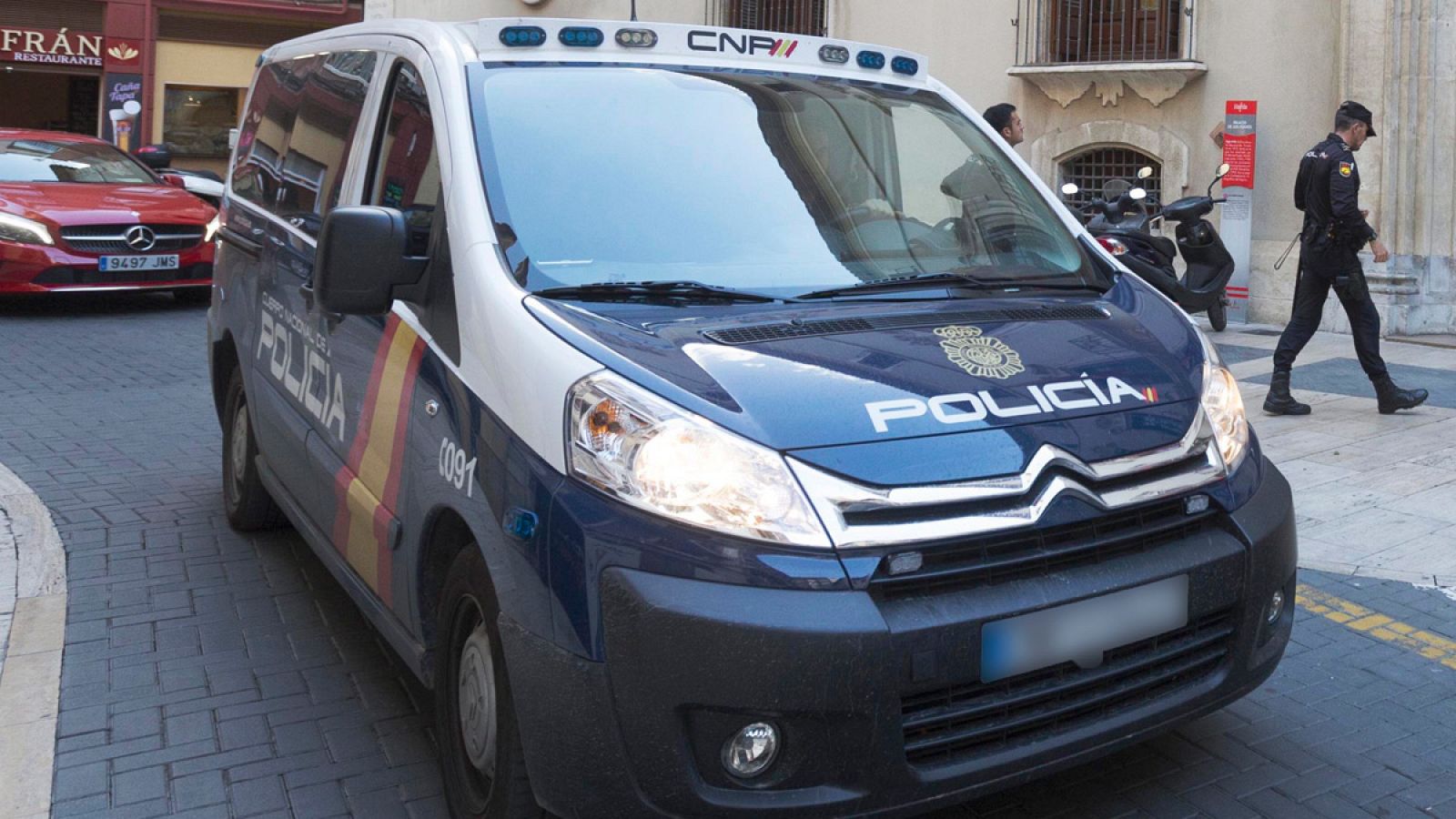 Los investigadores imputan al detenido catorce delitos cometidos en Madrid en algo más de un año.