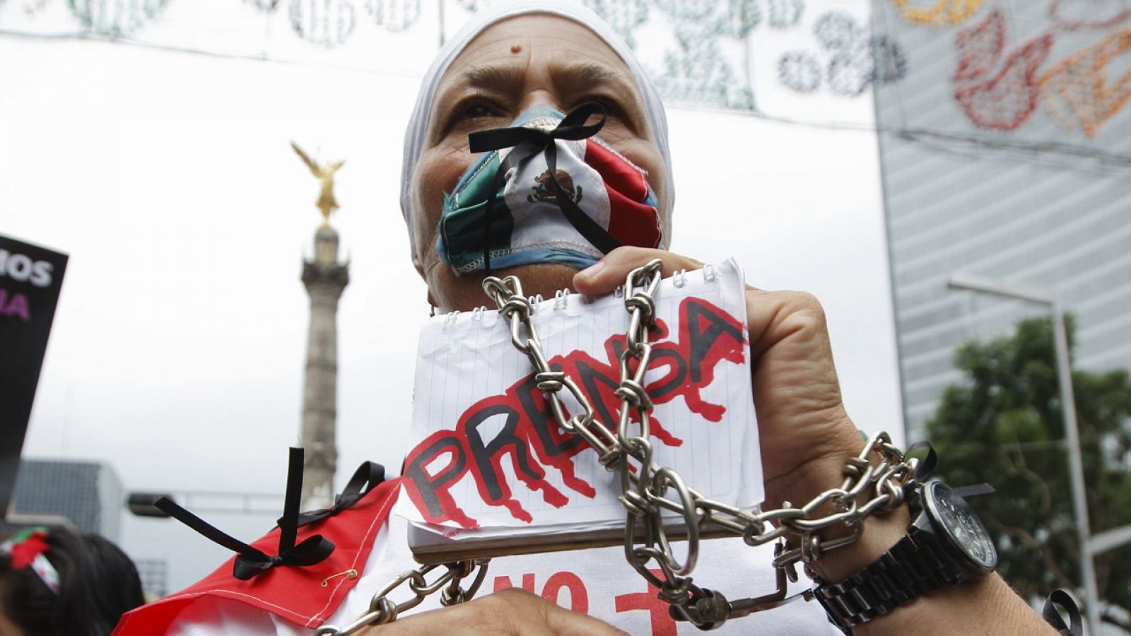 Periodistas mexicanos denuncian los crímenes contra colegas mexicanos en una marcha en Ciudad de México (imagen de archivo)