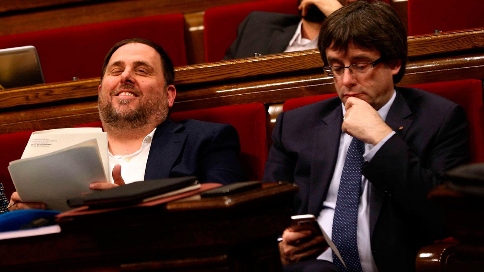 El presidente y el vicepresidente del Govern, Carles Puigdemont y Oriol Junqueras