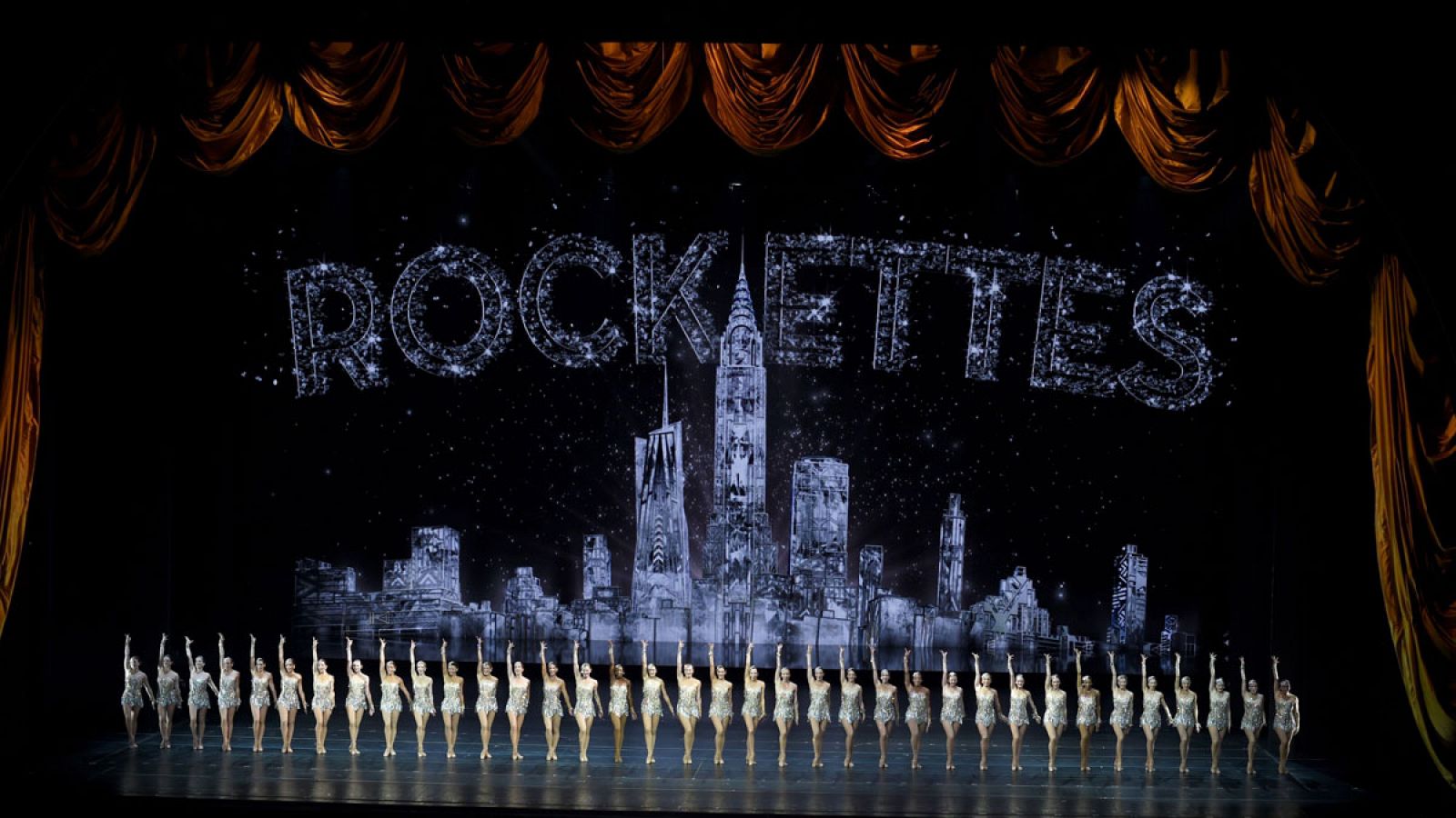 Imagen de julio de 2016 que muestra a las "Rockettes" durante un espectáculo en el Radio City Music Hall (Nueva York).