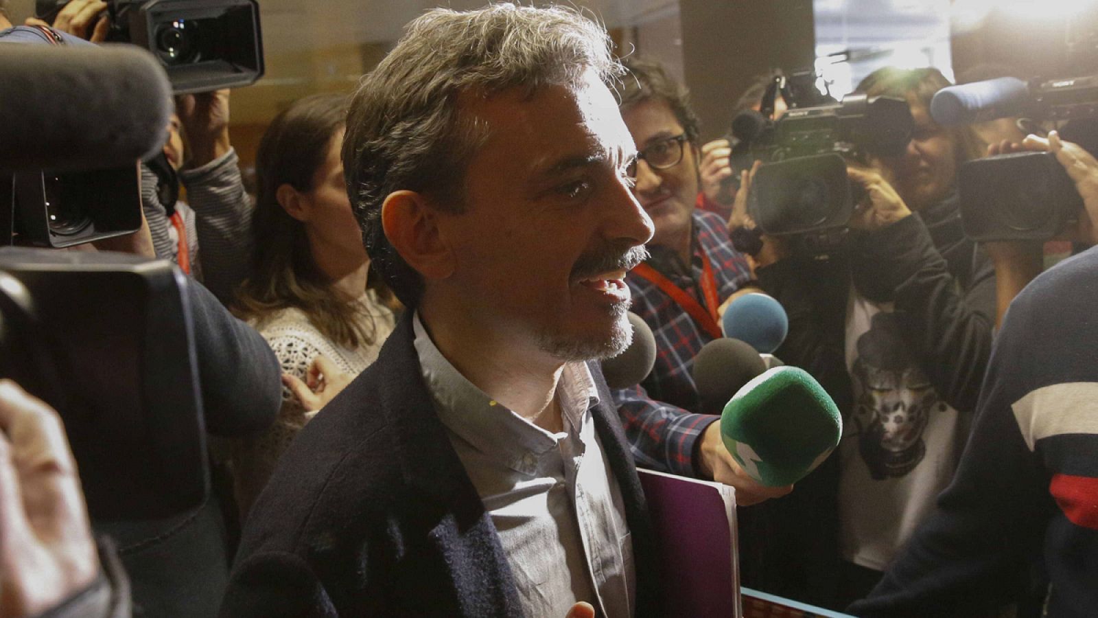 El exportavoz de Podemos en la Asamblea de Madrid, José Manuel López, a su llegada a la Cámara madrileña