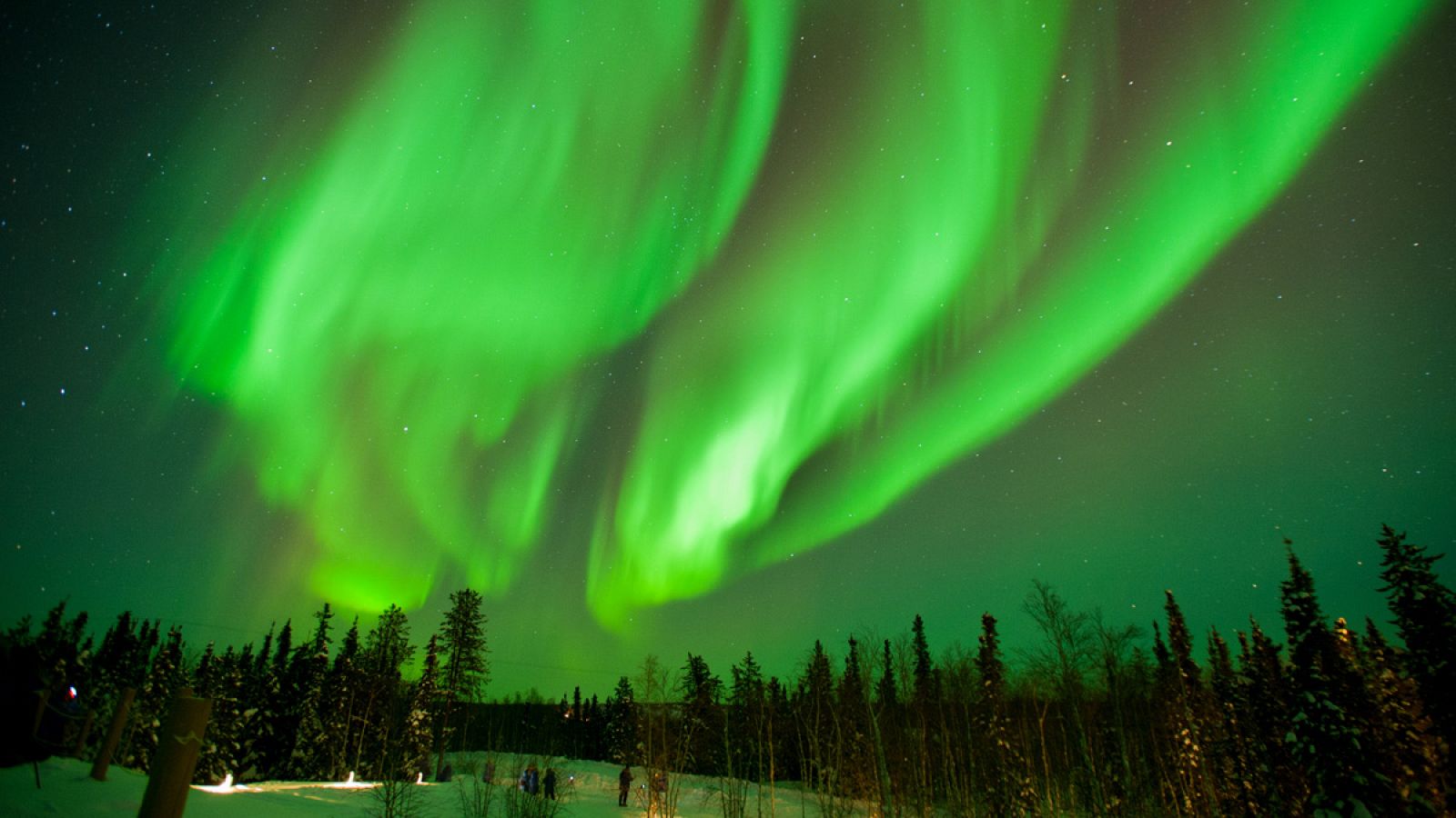 Aurora boreal, vista cerca de la ciudad canadiense de Yellowknife.