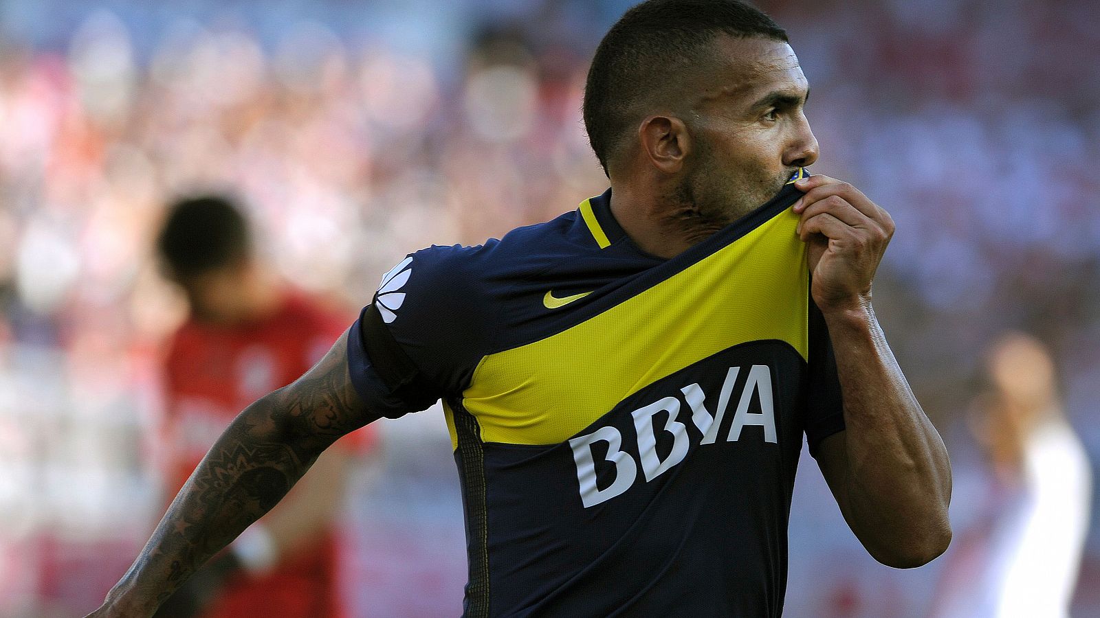 Carlos Tévez se despide de Boca para jugar en China.