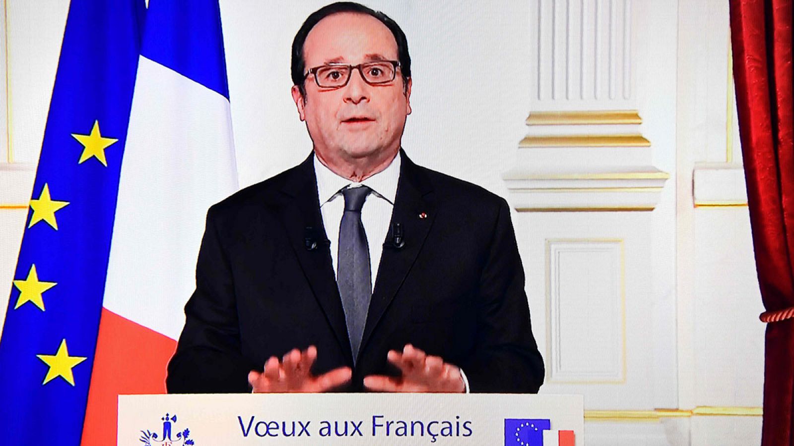 Una foto tomada el 31 de diciembre de 2016 muestra al presidente francés Francois Hollande durante su discurso de Año Nuevo en la televisión en París.