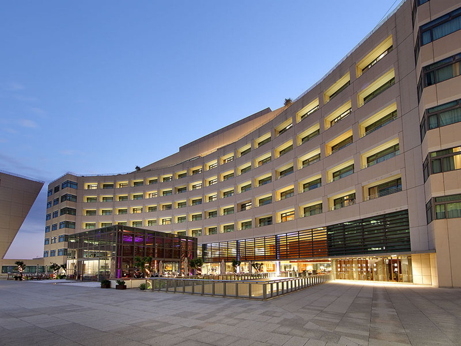 Fachada del Hotel Grand Marina en Barcelona.