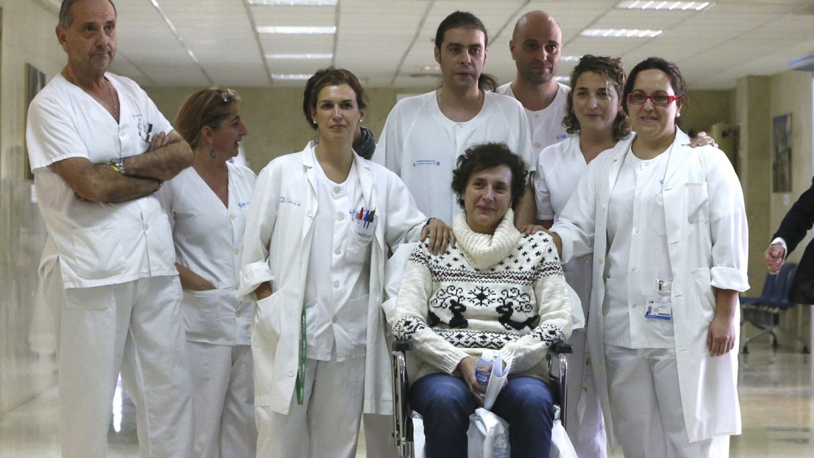 La auxiliar de enfermería Teresa Romero tras recibir el alta el 5 de noviembre de 2014